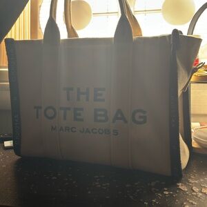 the tote bag beige color